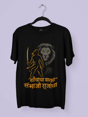 Sambhaji Maharaj black edition premium cotton T-shirt by Vedawear featuring warrior silhouette, lion symbol, and Marathi text “शौर्याचा वारसा – संभाजी राजांचा”